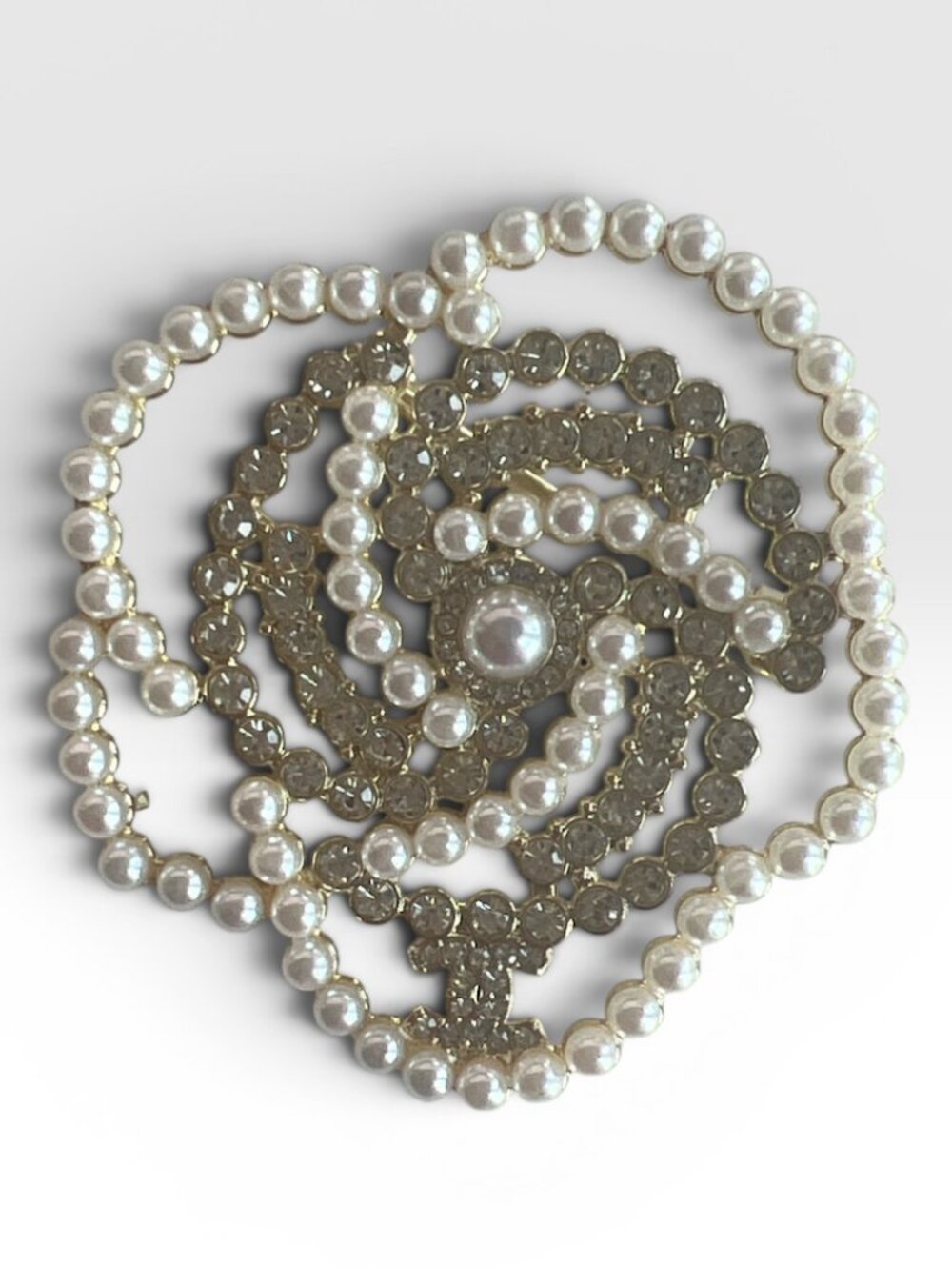 CHANEL Gold Pearl and Crystal Camellia Flower Brooch B21 K (CCXX018)